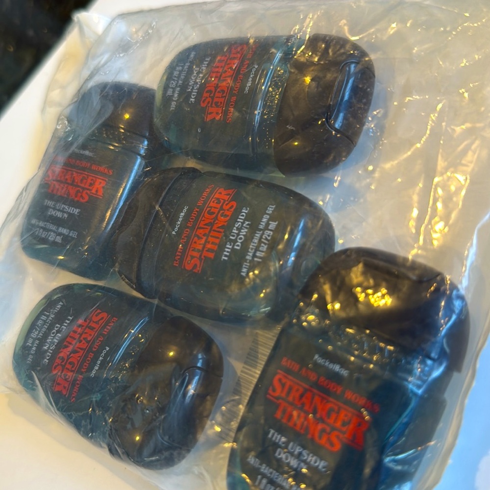 🔥BBW POCKETBAC, LIMITED EDITION🔥STRANGER THINGS, THE UPSIDE DOWN SET OF 5 NWT - Picture 3 of 4
